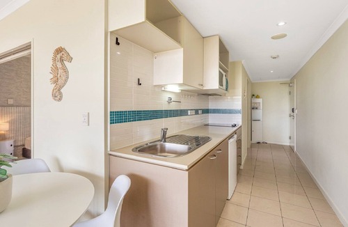 Ettalong Beach House | Peacock Hideaway, TOP NOTCH