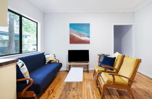 Pearl Beach House | Pearl Beach Semi - 2 min to sand & sea - Lilly
