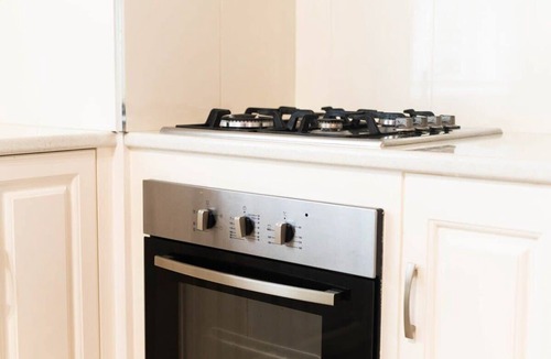 Bathurst House | Peel House. Character Home & BBQ. Bathurst CBD.