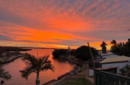 Babbage Island Apartment | Pelican Point Waterfront Resort