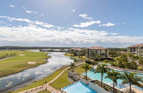 Pelican Waters Apartment | Pelican Waters U424 Lake & Golf Course Views