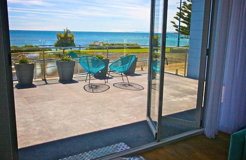 Penguin Apartment | Penguin Beachfront Apartments