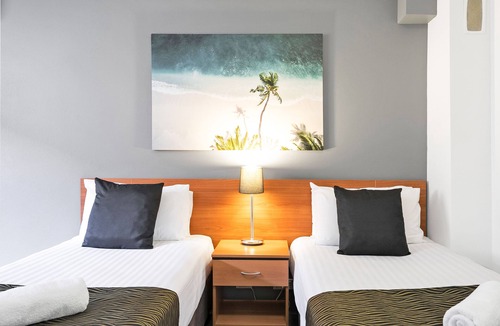 Nelson Bay Hotel | Peninsula Nelson Bay Motel and Serviced Apartments