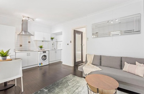Surfers Paradise Apartment | Peninsular Drive 1 bedroom