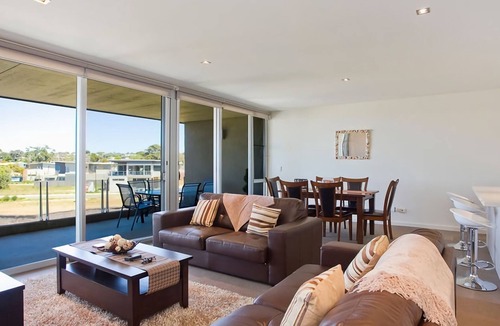 Torquay Apartment | Penthouse located at the Beach front resort