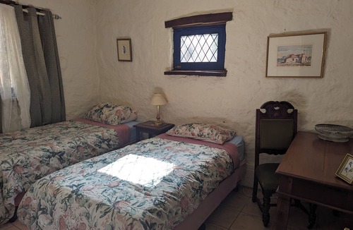 Stanley Flat Bed & Breakfast | Peppertree Corner, Clare Valley - Dog Heaven!