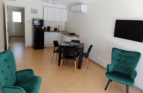Bungalow Apartment | PERFECT 2 BEDROOM APARTMENT FOR SMALL GROUP