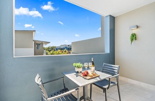 Urangan Apartment | Perfect for Two – Studio at the Esplanade