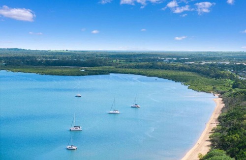 Urangan Apartment | Perfect for Two – Studio at the Esplanade