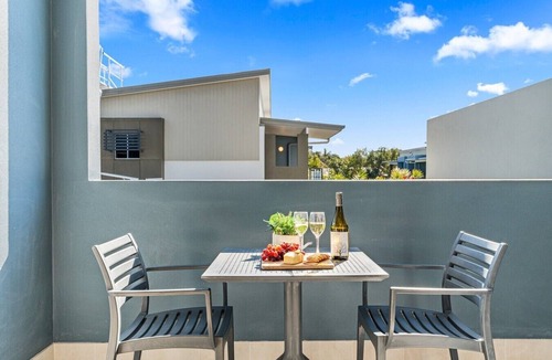 Urangan Apartment | Perfect for Two – Studio at the Esplanade