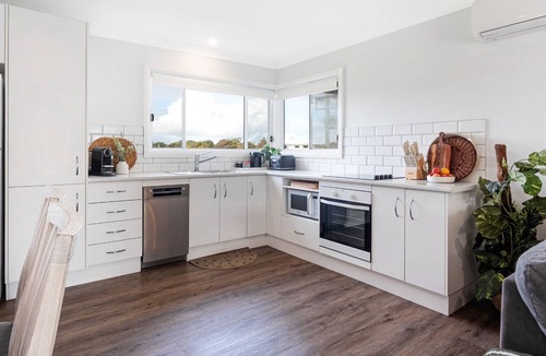 Culburra Beach Cottage | Periwinkle - perfect base for a beachside getaway with family and pets