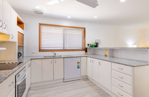 Nelson Bay House | Pet friendly 139 Government Rd - Air Con, WiFi, Water views