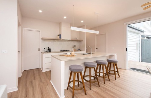 McCrae House | Pet Friendly - Barefoot Beach House McCrae