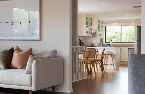 Safety Beach House | Pet Friendly - Brooklyn Beach Abode Walk to the beach
