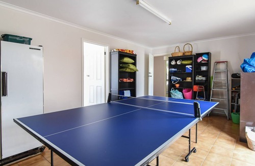 Safety Beach House | Pet Friendly - Brooklyn Beach Abode Walk to the beach