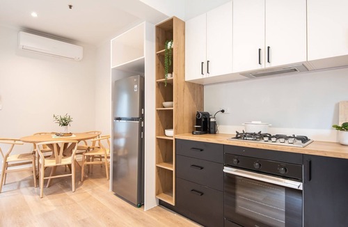 South Melbourne House | Pet Friendly - Character and Charm on Emerald Hill