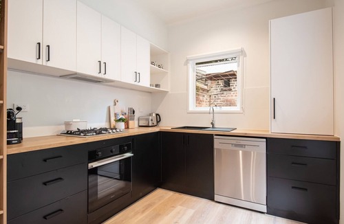 South Melbourne House | Pet Friendly - Character and Charm on Emerald Hill