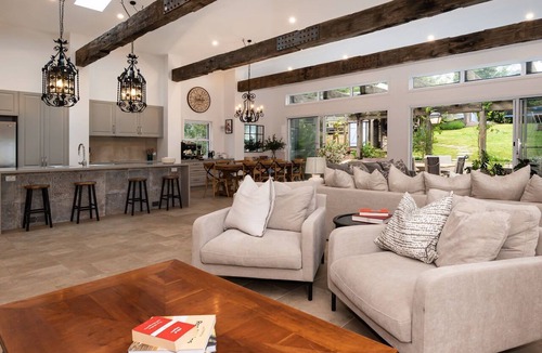 Red Hill House | Pet Friendly - Chateau Rouge - Provincial Home Red Hill