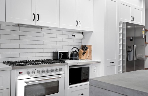 Merewether House | Pet-friendly cottage near cafes, pubs and parks