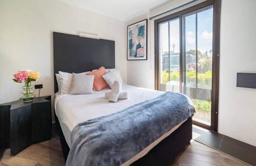 Greenacre Hotel | Pet-friendly deluxe rooms close to Sydney Olympic Park & Bankstown