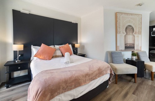 Greenacre Hotel | Pet-friendly deluxe rooms close to Sydney Olympic Park & Bankstown