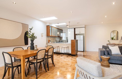 Elwood House | Pet Friendly - Elwood Sanctuary - walking distance to the beach