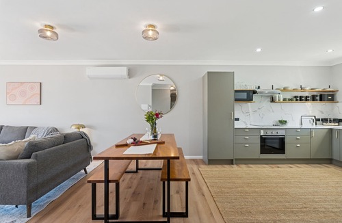 Two Rocks House | Pet-Friendly. Free wifi. Close to shops and beach. Welcome pack.