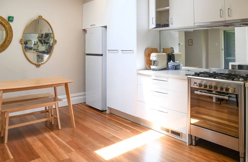 St Kilda House | Pet Friendly - Graceful Octavia - The perfect getaway