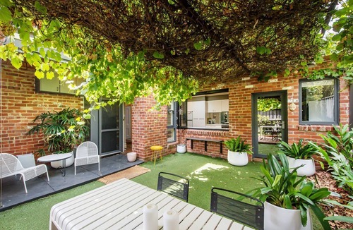 St Kilda House | Pet Friendly - Graceful Octavia - The perfect getaway