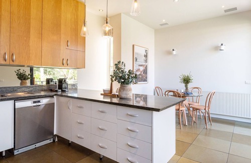 St Kilda House | Pet Friendly - Grand Victoria Beach House