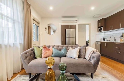 Ivanhoe House | Pet-friendly guesthouse with garden and playground
