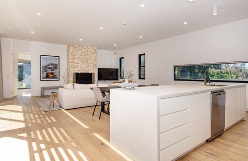 Blairgowrie House | Pet Friendly - Lexicon House with Pool in Blairgowrie