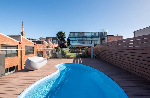 Richmond Apartment | Pet Friendly - Loft Living Close to the MCG