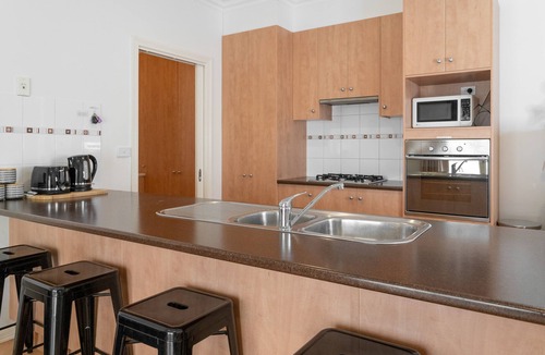 Mildura House | Pet friendly private city townhouse with park at the rear, fully enclosed yard.