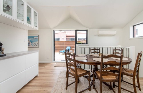 South Melbourne House | Pet Friendly - South Melbourne Soul