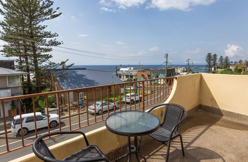 Coledale Apartment | Pet friendly Seaview Apartment in the heart of Coledale village. 100m to Beach