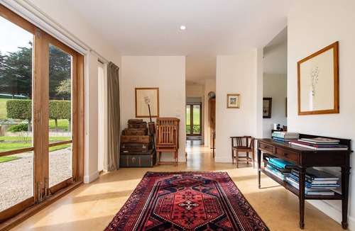 Shoreham House | Pet Friendly - Shoreham Homestead Walk to Vineyards