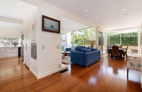 Portsea House | Pet Friendly - Skomer House Portsea with gas heated pool. Steps to beach and Portsea Pub
