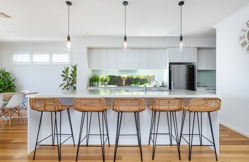 Safety Beach House | Pet Friendly - Waterside at Martha Cove