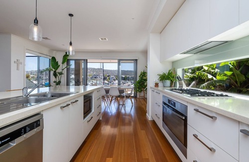 Safety Beach House | Pet Friendly - Waterside at Martha Cove