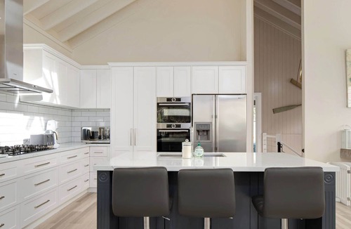Lilli Pilli House | Pet-Friendly, WiFi & Pool Table | Two Salty Dogs