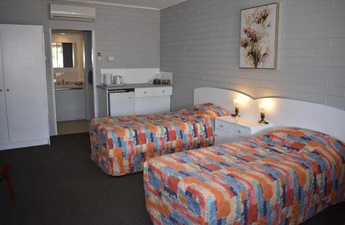 Peterborough Hotel | Peterborough Motel