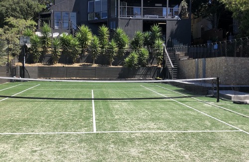 Sorrento House | Pets Welcome!Heated swimming pool, spa Juccuzi, tennis court, bay water views