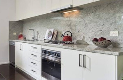 Caulfield North Apartment | Pharaoh’s Retreat in leafy Caulfield