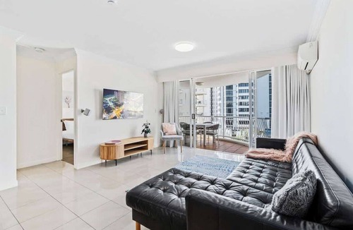 Broadbeach Apartment | Phoenician 2 Bedroom