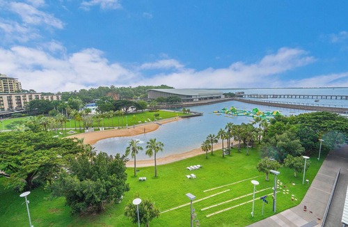 Darwin City Centre Apartment | Picturesque Waterfront Lagoon Views, Top Lvl + BBQ
