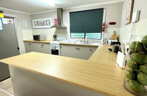 Emu Bay House | Pine View Holiday Rental -Emu Bay