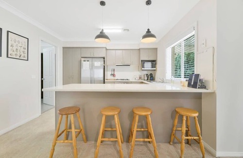 Bathurst Apartment | Piper St - Sleek & Stylish, CBD, Wi-Fi