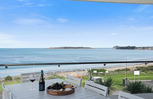 McCracken House | Platform 39, Beachfront & Victor Harbor Views
