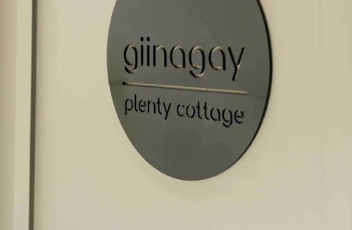 North Boambee Valley Cottage | Plenty Cottage. Beauty by town & sea.